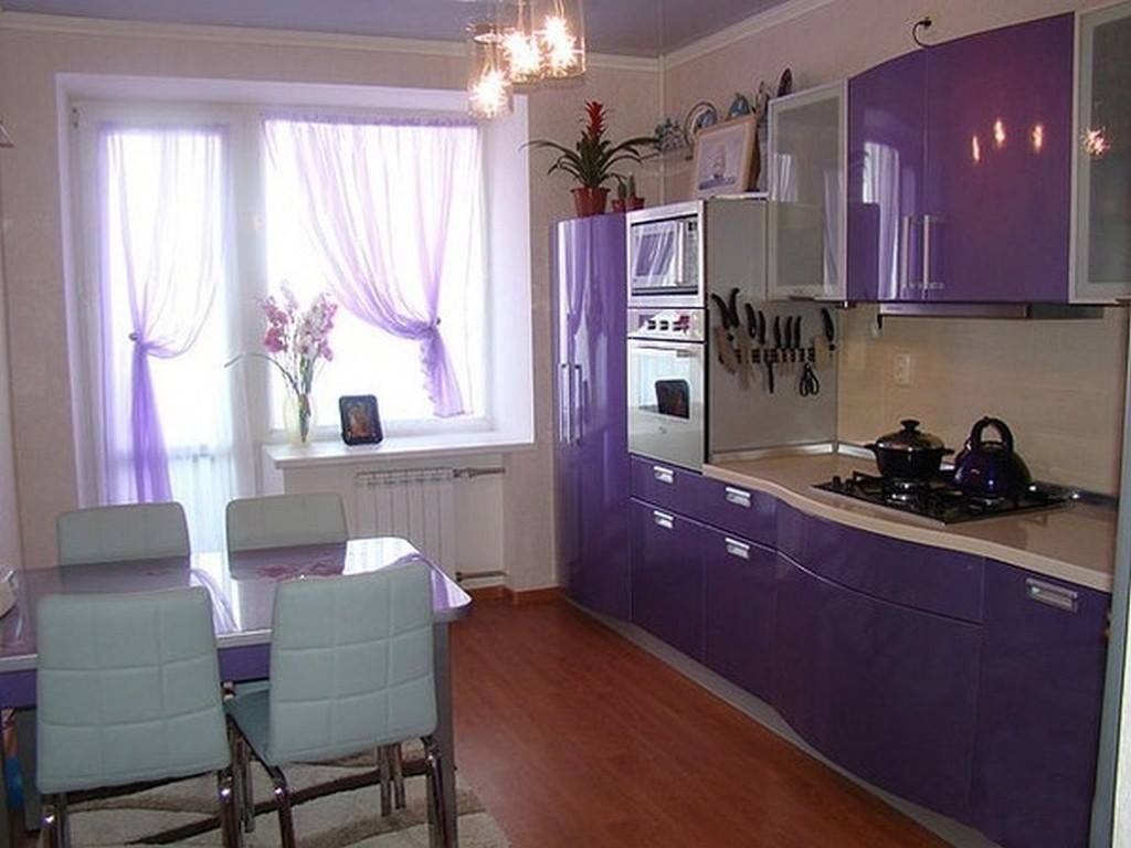 Фиолетовая кухня с глянцевыми фасадами
